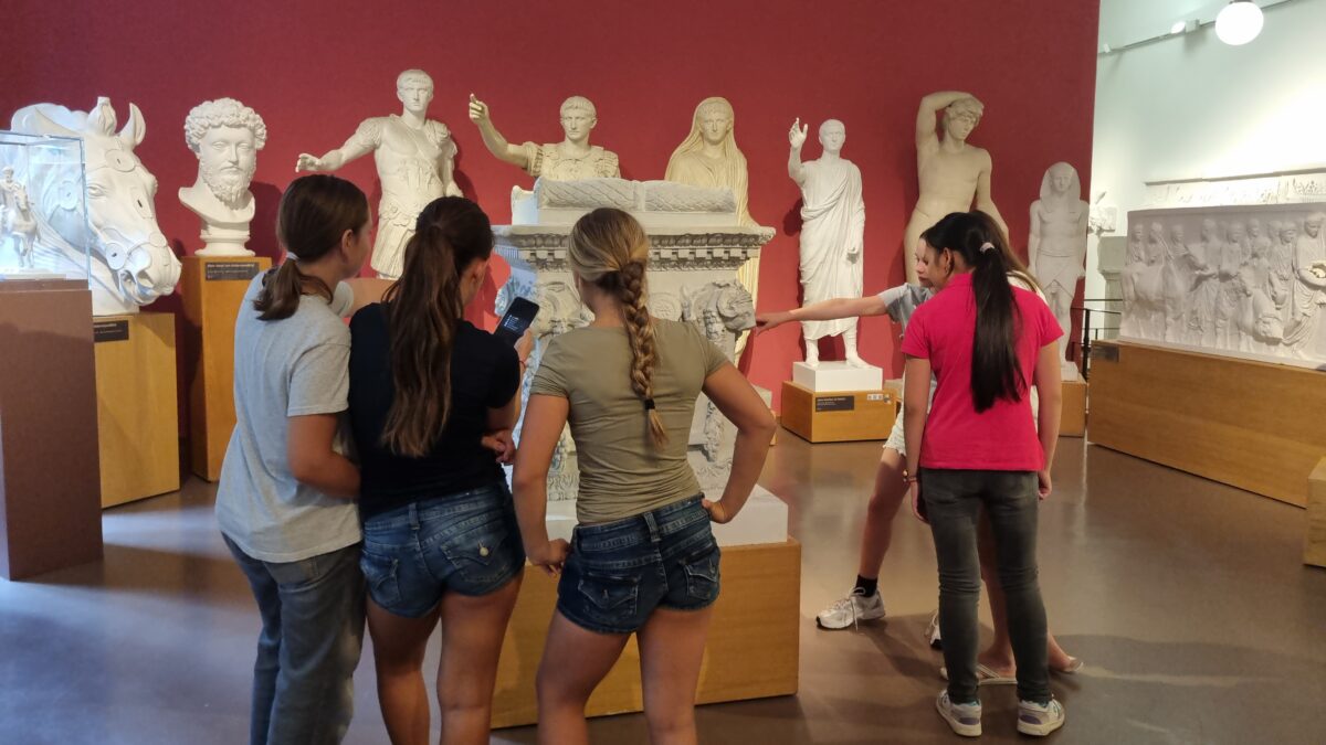 Die 6. Klassen im Museum!